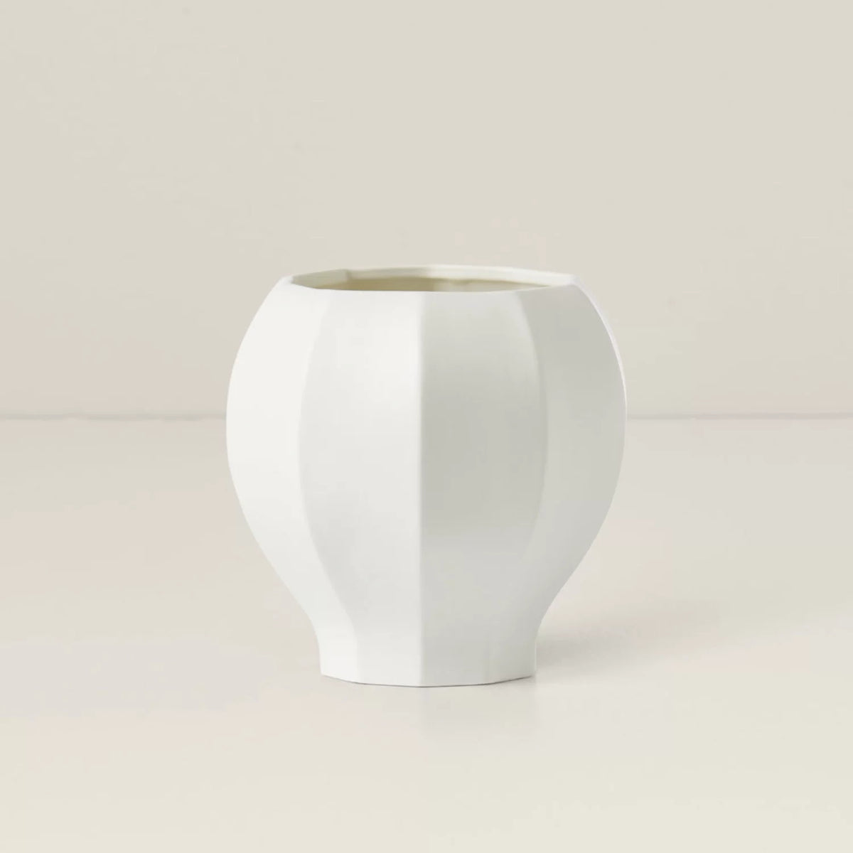 Curvy Vase V375629