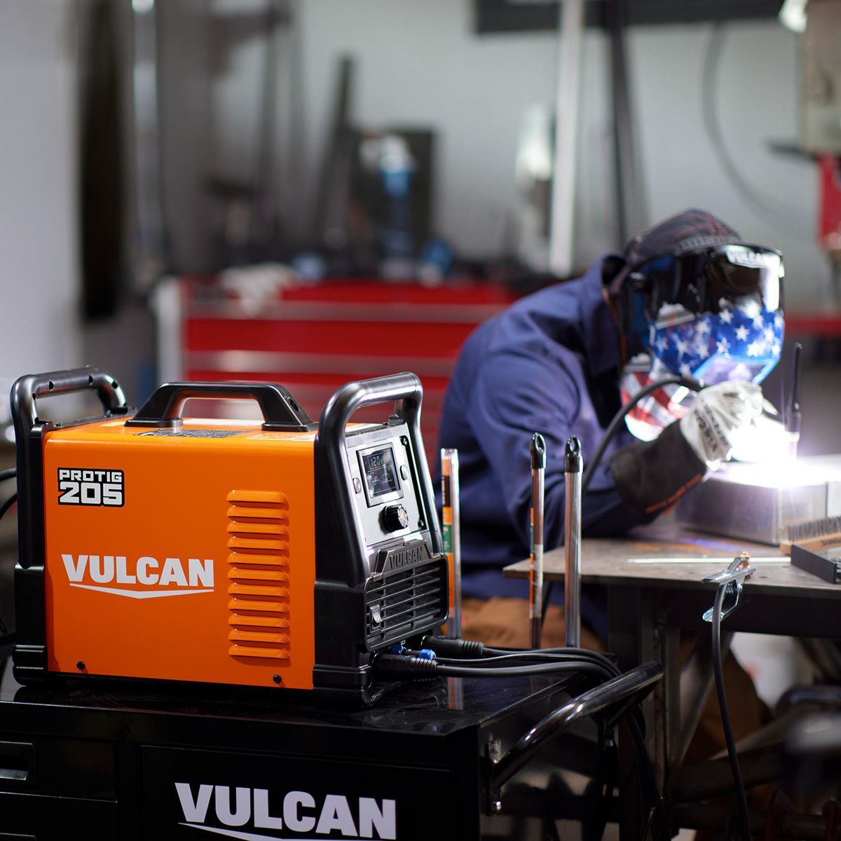 Industrial Welder with 120/240V Input H961